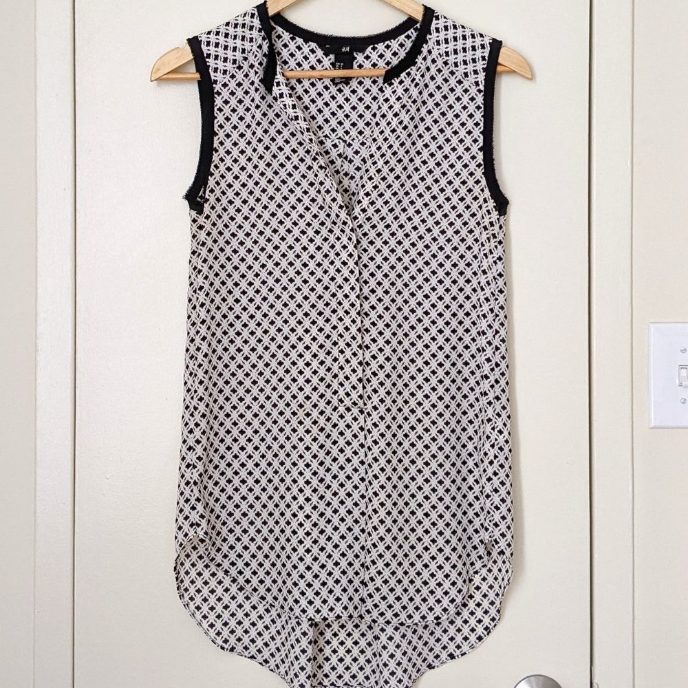 H&M Long Sleeveless V Neck Blouse